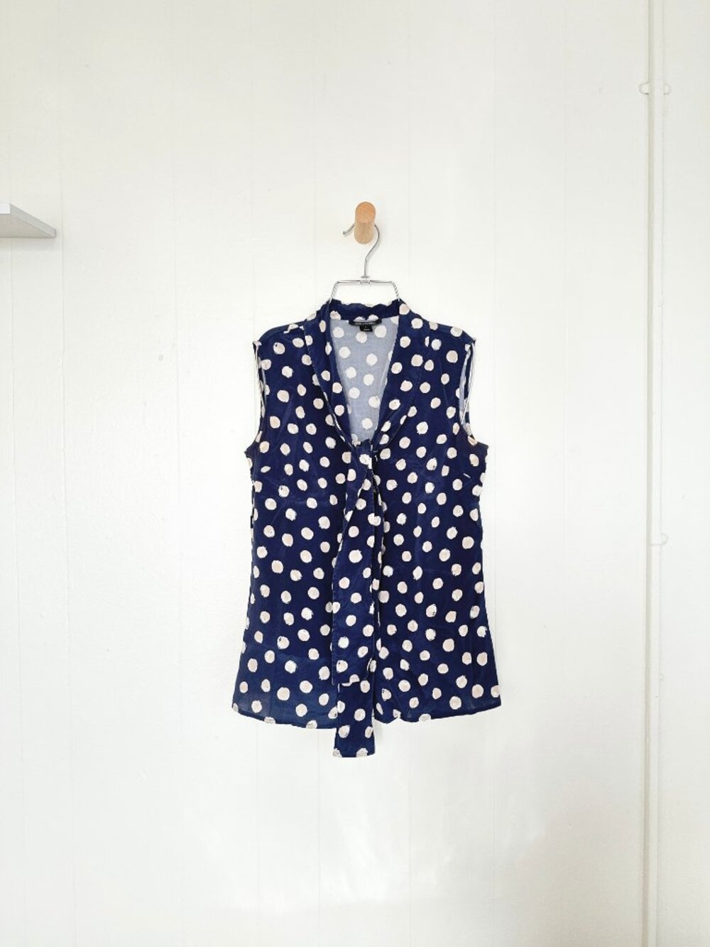 St John Resort 2012 Navy Silk Brushstroke Polka Dot Tie Neck Blouse Size 2